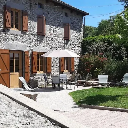 Dom wakacyjny Charmante Maison A La Campagne Au Coeur Des Premiers Volcans Mezeres