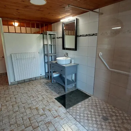 Dom wakacyjny Charmante Maison A La Campagne Au Coeur Des Premiers Volcans Mezeres